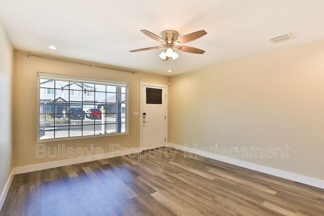 Building Photo - 5119 S 11th Pl