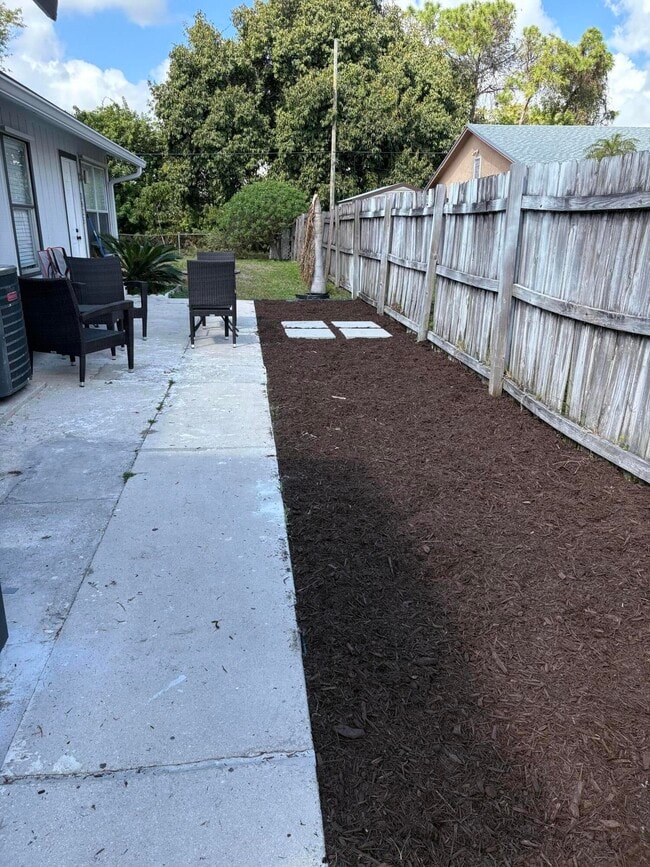 Building Photo - 3825 Patio Ct