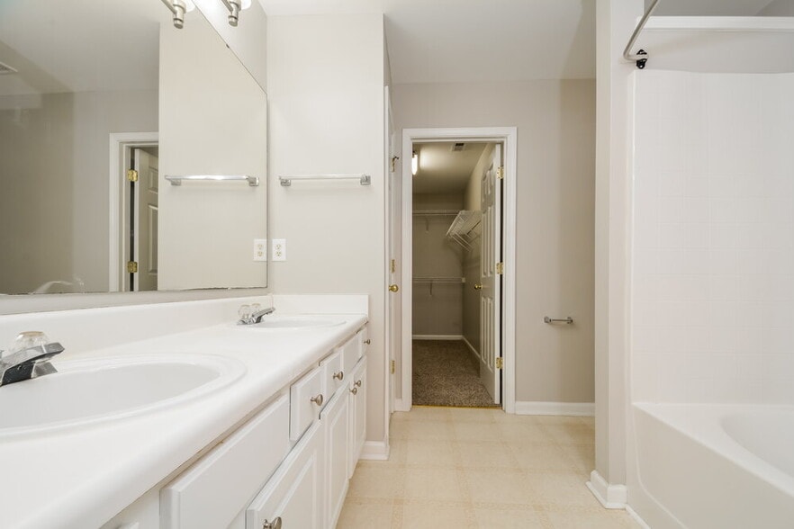 Building Photo - 5263 Little Sandy Dr