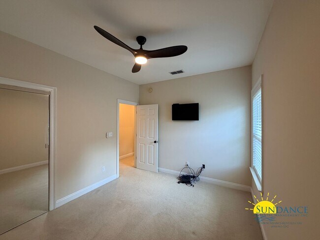 Building Photo - 213 Golf Course Dr