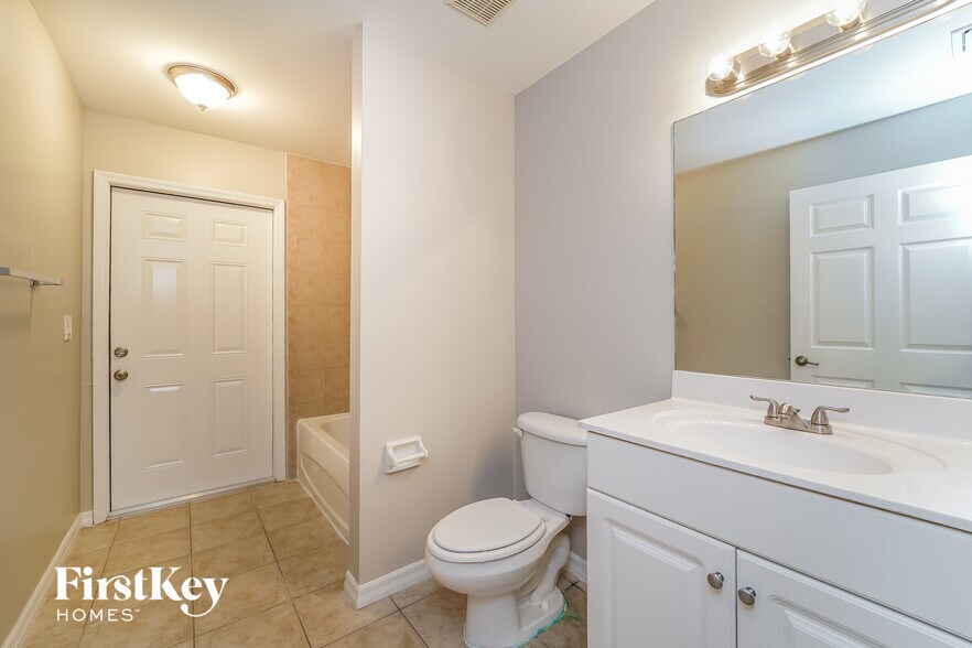 Building Photo - 1570 Waldorf Dr