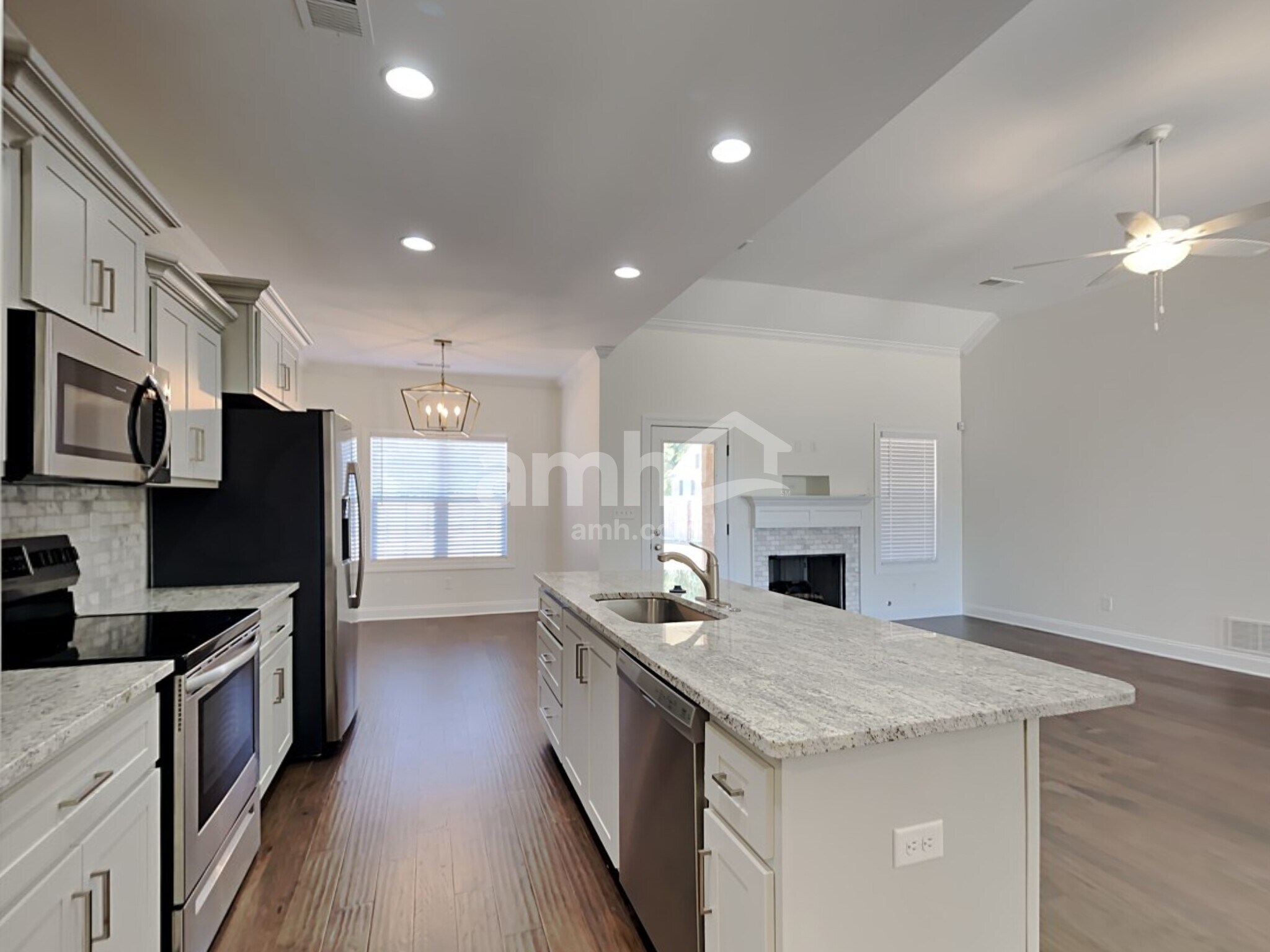 Building Photo - 3284 Vineyard Dr S
