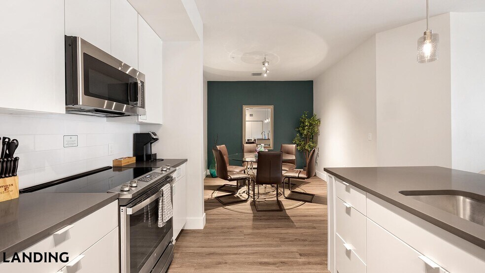 Building Photo - 4950 W Prescott St