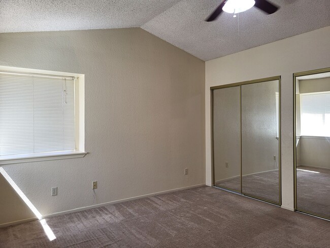 Building Photo - Corner lot Fairfield Home