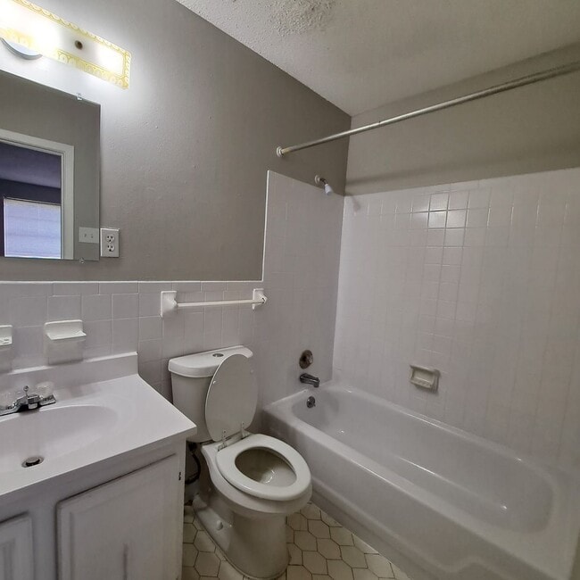 Building Photo - 3387 Barbwood Dr