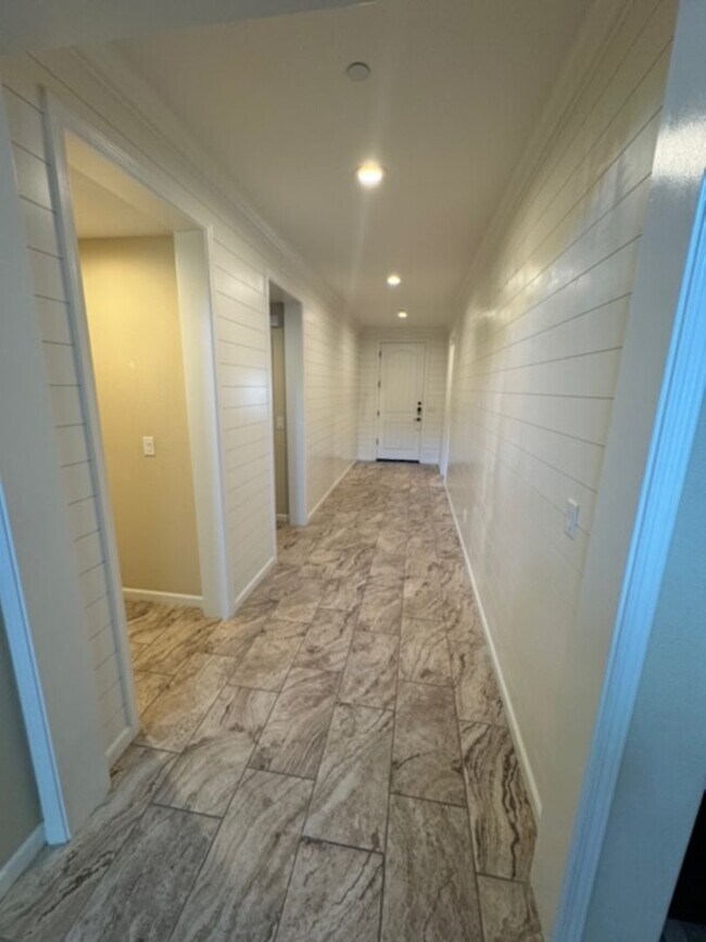Building Photo - 2706 Chuckwagon Ln