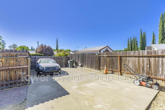Building Photo - 5817 Esrig Way