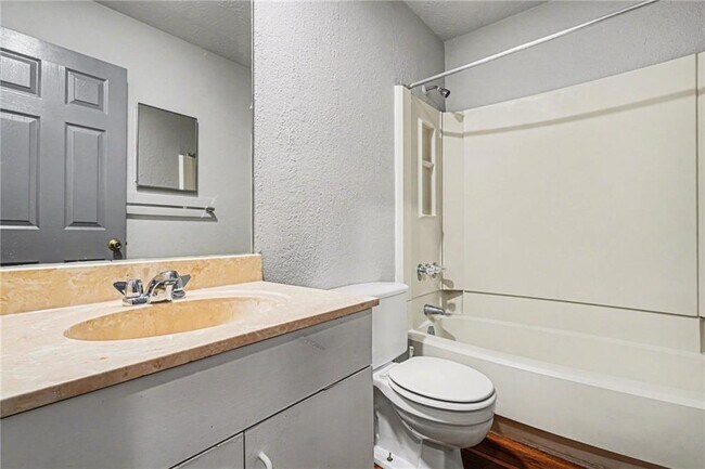 Building Photo - 1205 Natchez Trce SW