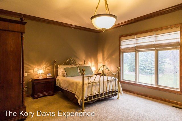 Building Photo - 2808 S Saint Charles Ln