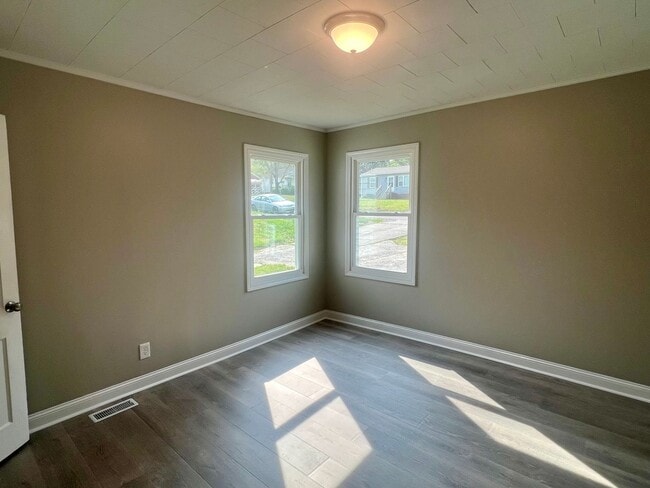 Building Photo - Three bedroom, 1 bath home in Burlington