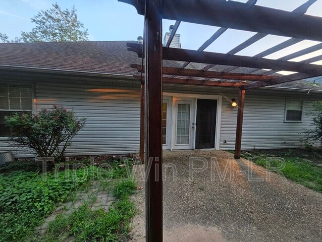 Building Photo - 12512 Woodbury Dr