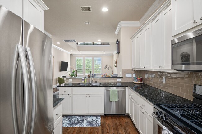 Building Photo - 1114 W 25th St