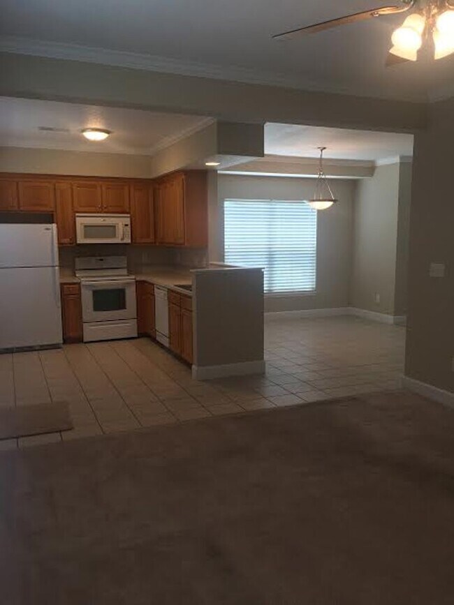 Building Photo - Updated 3x3.5 near Clinton Lake!