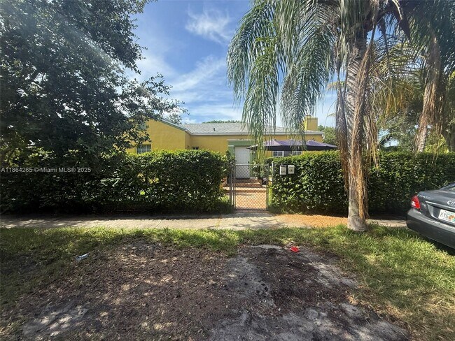 Primary Photo - 695 NE 81st St