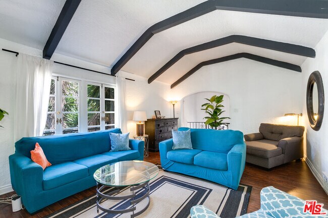 Building Photo - 137 Rexford Dr