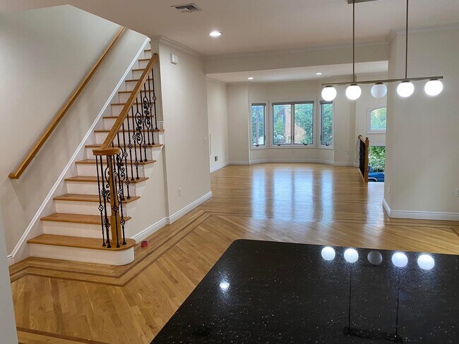 Building Photo - 436 Lawton Ave