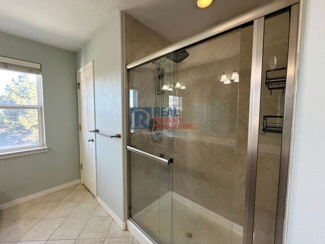 Building Photo - 5304 Stuart St