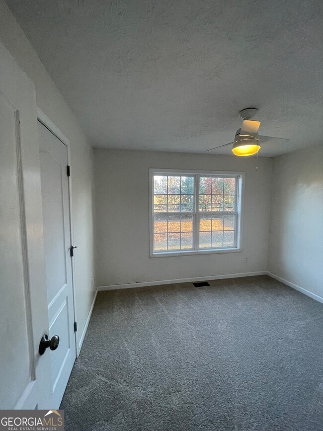 Building Photo - 721 Meadow Spring Dr