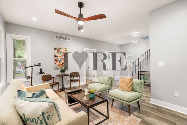 Building Photo - 429 E Mithoff St