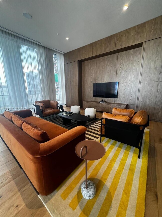 Building Photo - 11 NE 6th St