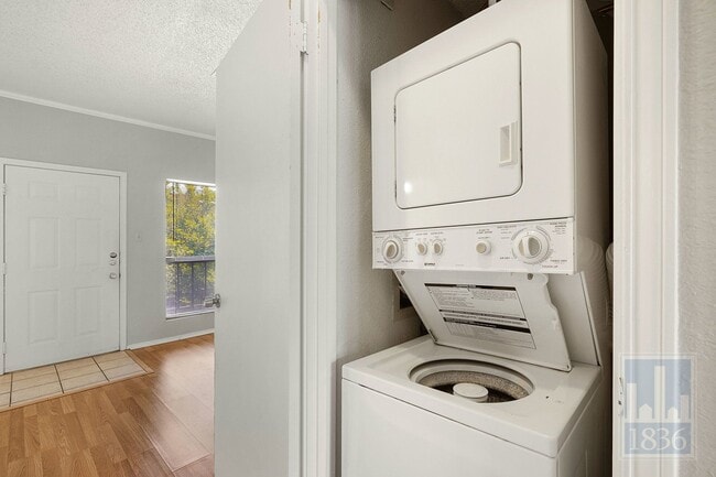 Building Photo - 2804 Rio Grande St