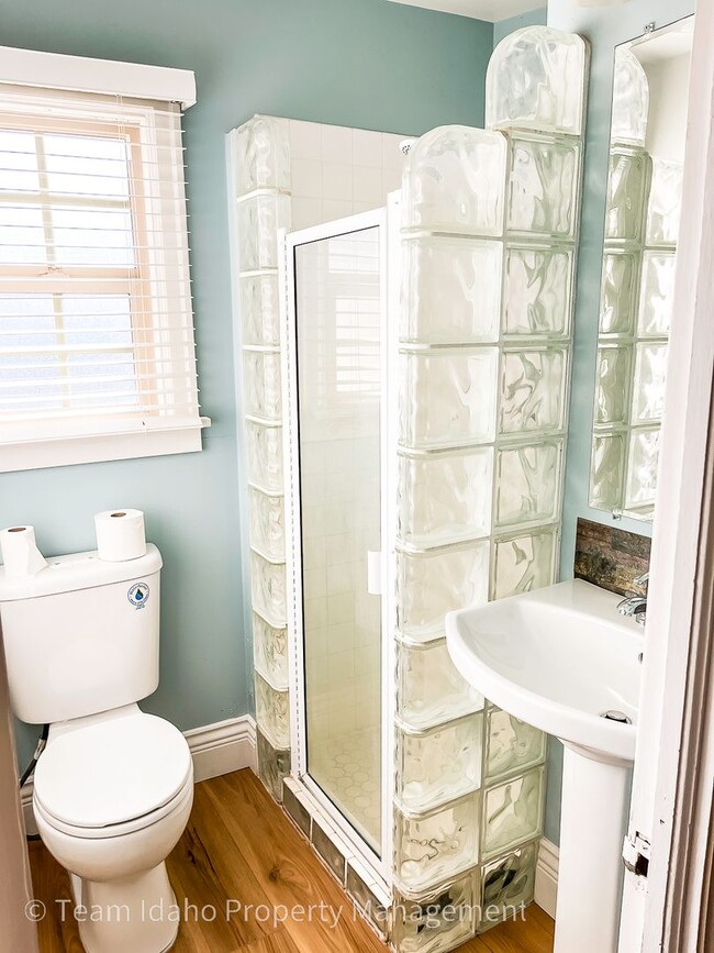 Building Photo - Charming 3bed/3bath home in Historic Fort Russell District