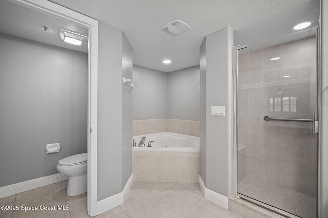 Building Photo - 551 Casa Bella Dr