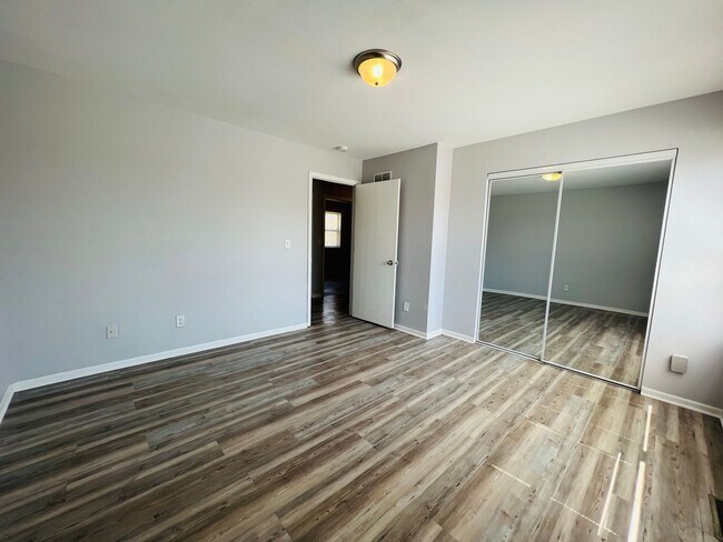 Building Photo - HH-2708-48-S