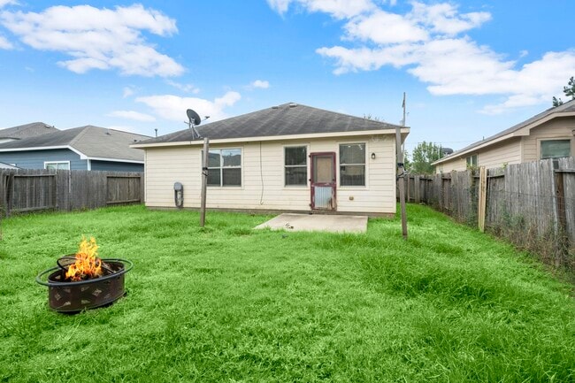 Building Photo - 2313 Shady Tree Ln