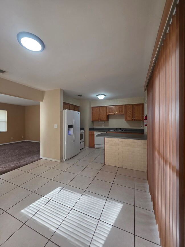 Building Photo - 3 bedroom 2 Bath Single Family Home
