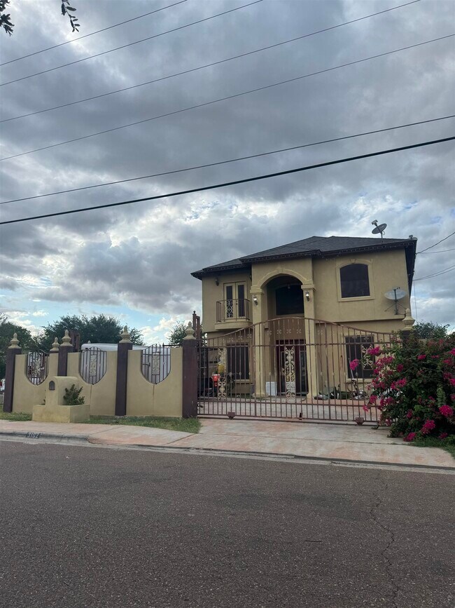 Primary Photo - 3102 E Plum St