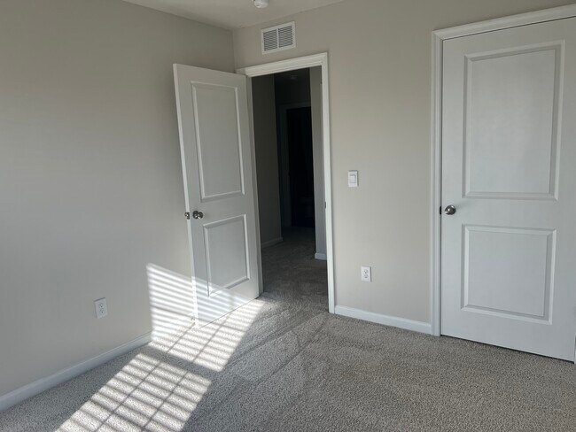 Building Photo - 162 Gumspring Dr