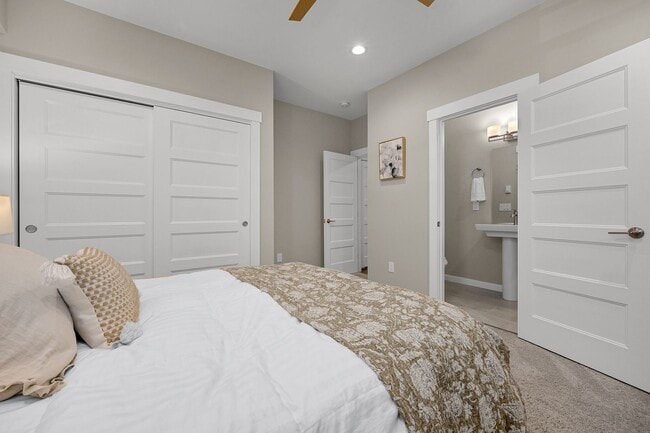 Building Photo - Modern 4-Bed Home in Sunstone Place