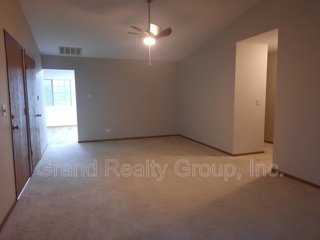 Building Photo - 583 Anita Ave
