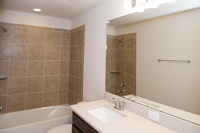 Building Photo - 17361 Bal Harbour Dr