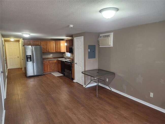 Building Photo - 1215 Skyview Blvd