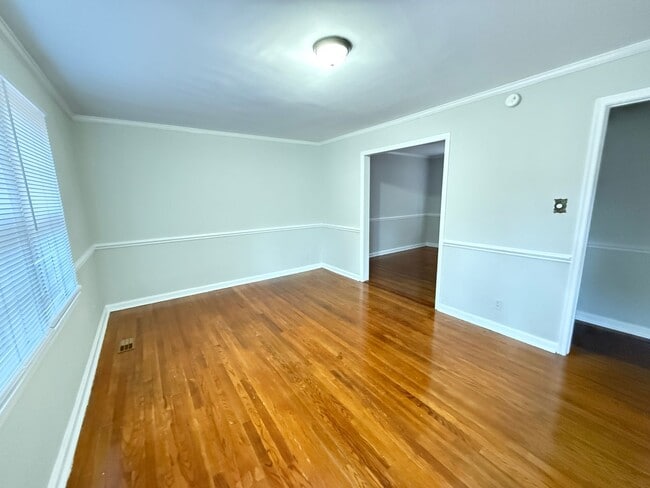 Building Photo - 2825 Amherst Rd