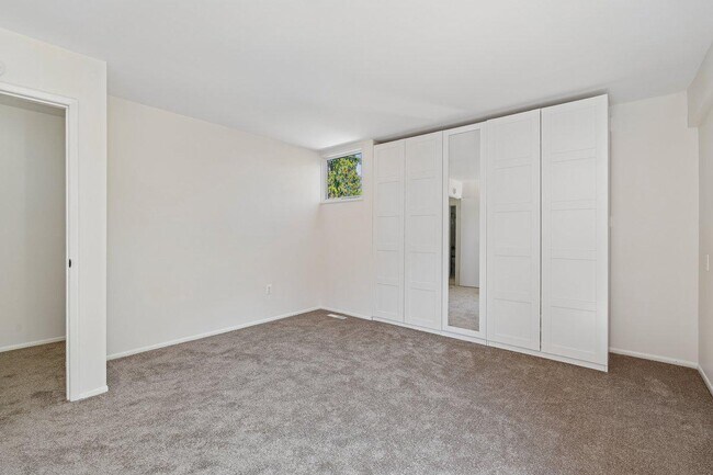 Building Photo - 11273 Skilift Ct