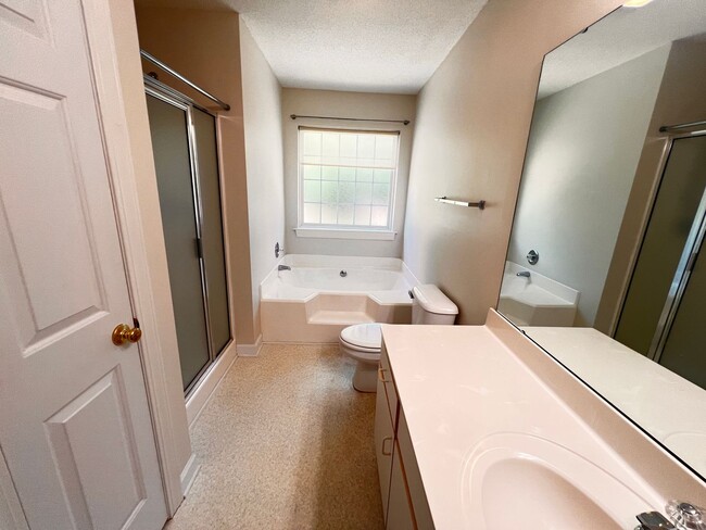 Building Photo - Beautiful, 1st Floor Unfurnished,  Bedroom Condo at Riverwoods in Murrells Inlet!