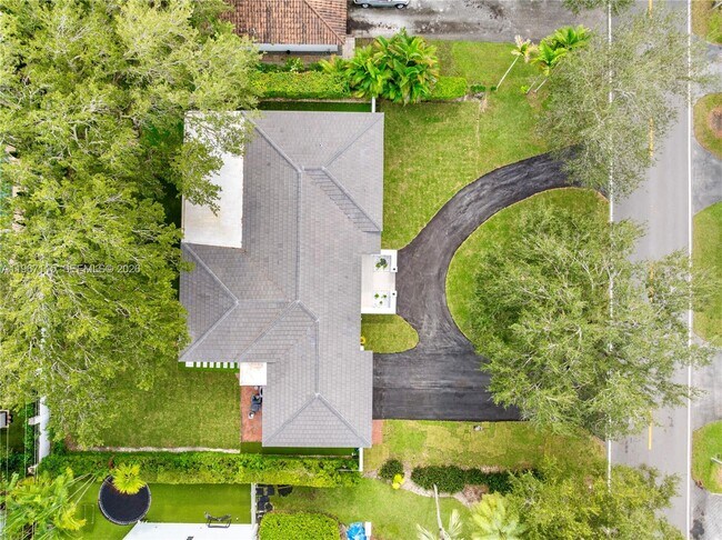 Building Photo - 6011 Maynada St