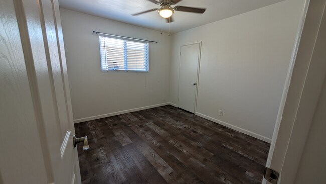 Building Photo - 1812 S Hardy Dr
