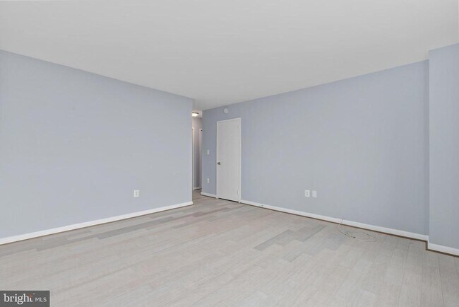 Building Photo - 3705 S George Mason Dr