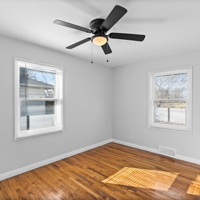 Building Photo - Salt Lake 5 Bedroom Home