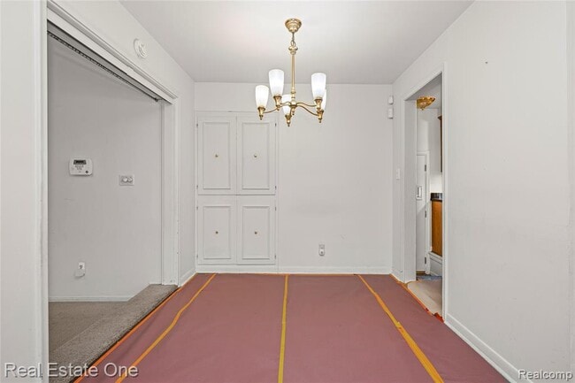 Building Photo - 2360 Pine View Dr