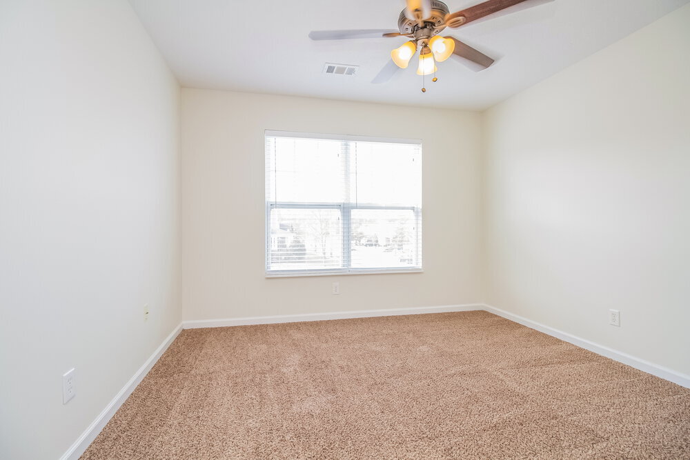 Building Photo - 4565 Hawthorn Dr