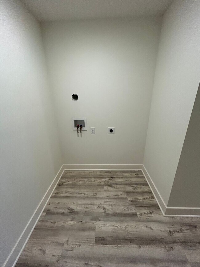 Building Photo - 108-110 Oakwood Ct