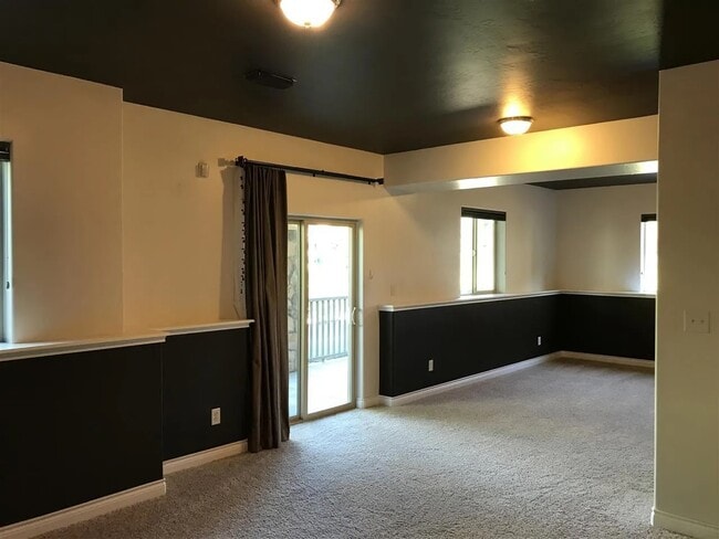 Building Photo - 331 Cliff View Dr
