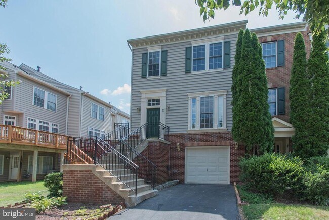 Building Photo - 2 Rockingham Ct