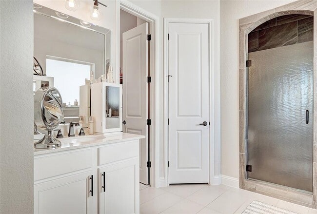 Building Photo - 260 Baldovino Skyway