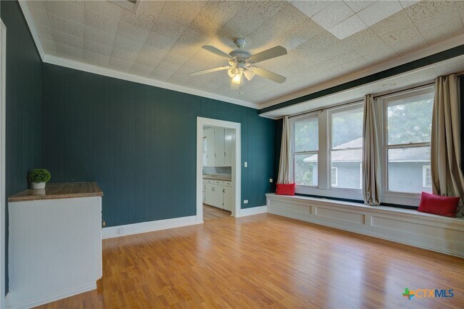 Building Photo - 262 Clemens Ave